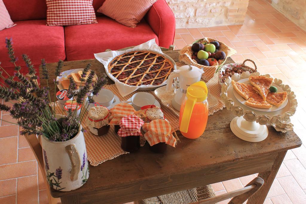 B&B Il Poggetto Serra Sant'Abbondio Экстерьер фото
