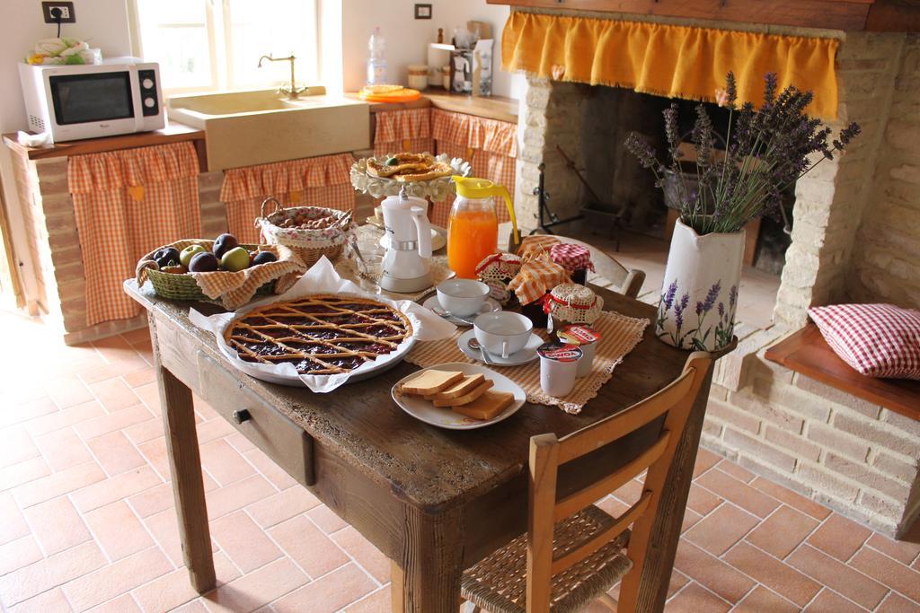 B&B Il Poggetto Serra Sant'Abbondio Экстерьер фото