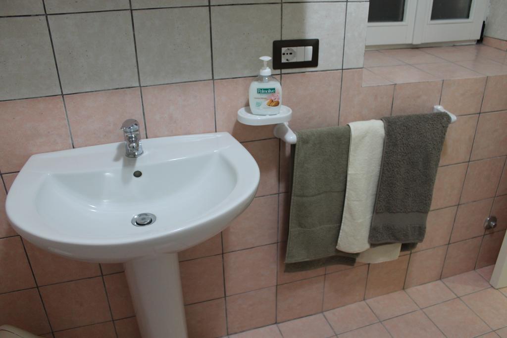 B&B Il Poggetto Serra Sant'Abbondio Номер фото